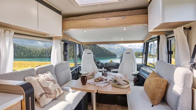 Pilote G781 FGJ lounge